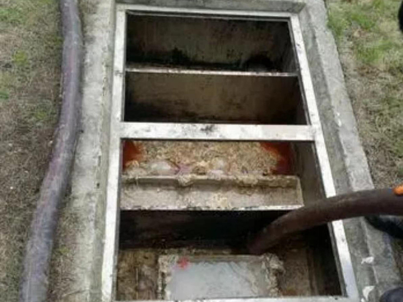 镜铁区隔油池清理