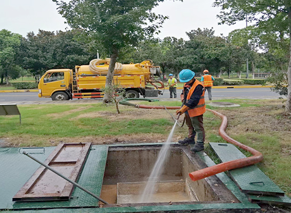 镜铁区化油池清理