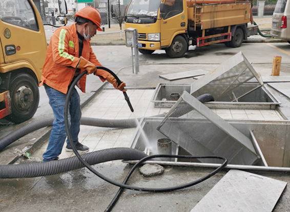 镜铁区隔油池清理